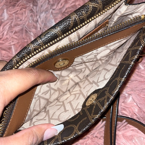 Calvin Klein Crossbody - Picture 8 of 9